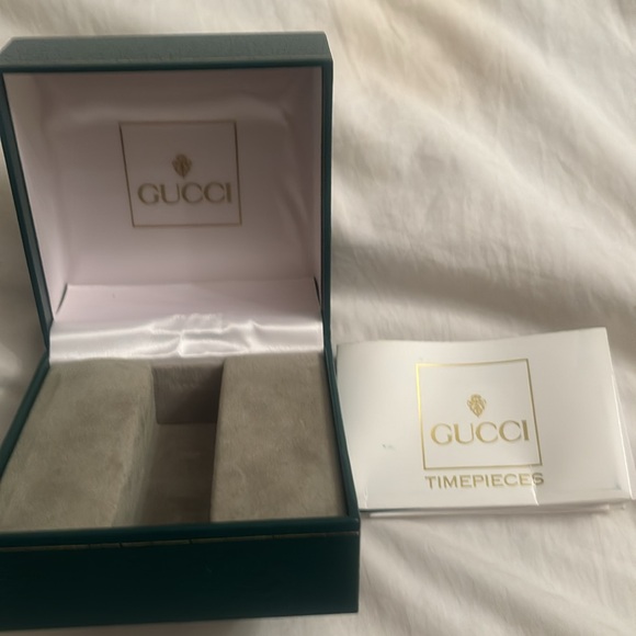 Authentic Gucci Ladies Gold Watch, date, second hand - Picture 6 of 7
